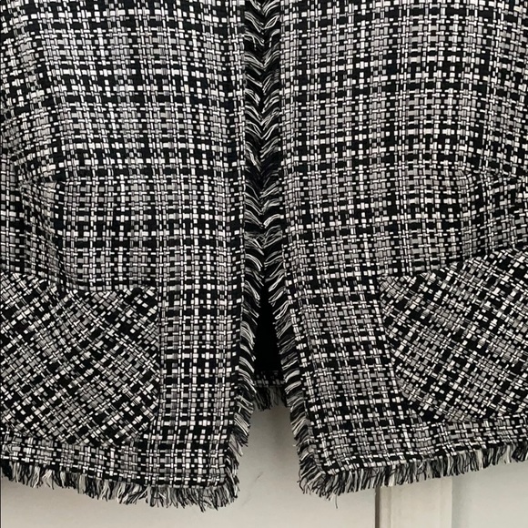 Elegant Trina Turk suit set. Short Jacket w/ skirt - Picture 4 of 10